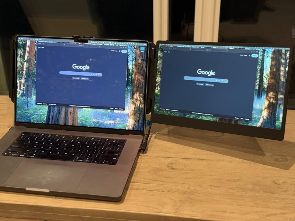 triple monitor laptop setup